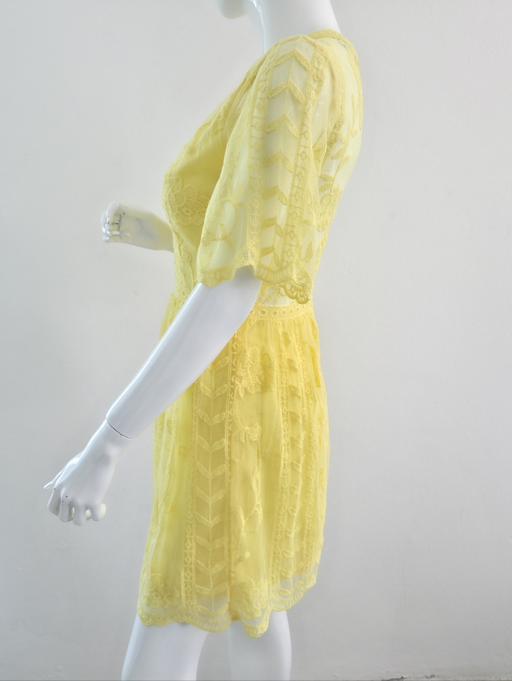 Socialite Yellow Floral Lace V-Neck Mini Dress Size Small - Picture 10 of 16